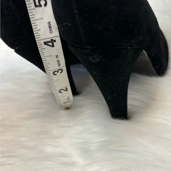 | Colin Stuart | knee high boots with ruffle. Size 6.
