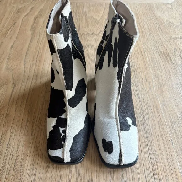 $245 INTENTIONALLY BLANK Cow Hide Ankle Boots Leather Heeled Booties SIZE 5 EUC