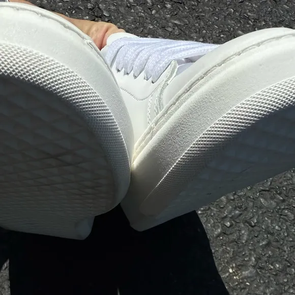 $485 Valentino Fresia Bright Leather Sneaker, Women's White and Black