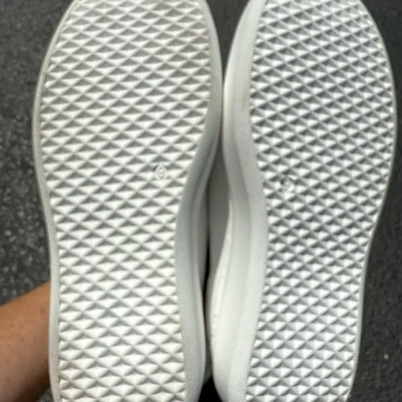 $485 Valentino Fresia Bright Leather Sneaker, Women's White and Black