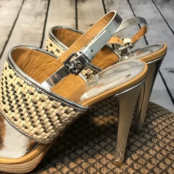 9 NWOB COACH NUDE COLORED SANDALS new