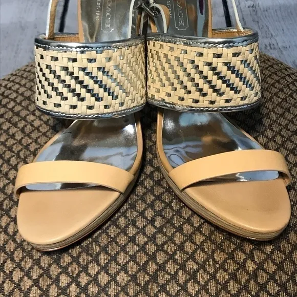 9 NWOB COACH NUDE COLORED SANDALS new