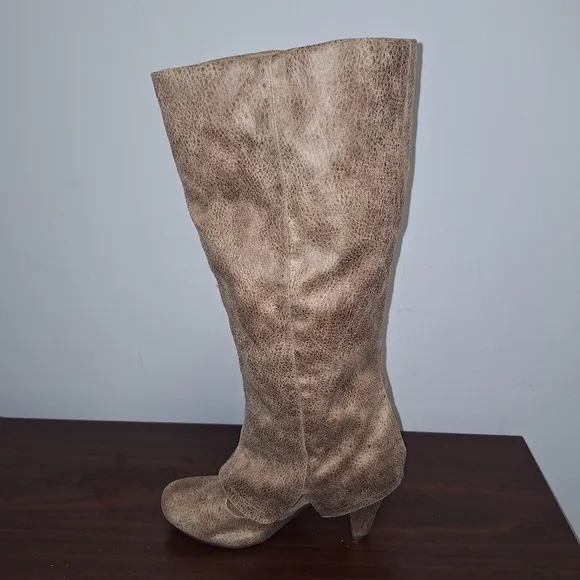 A pair of Not Rated gaucho boots in a size 8.  They're pre-loved in great shape
