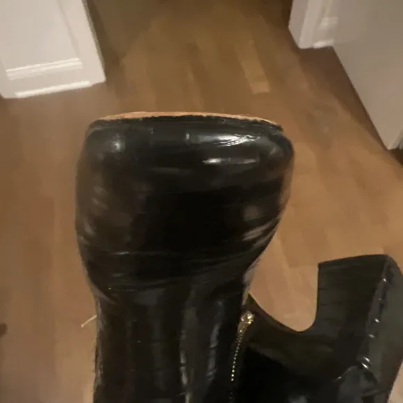Abercrombie and Fitch crocodile leather black heeled boot