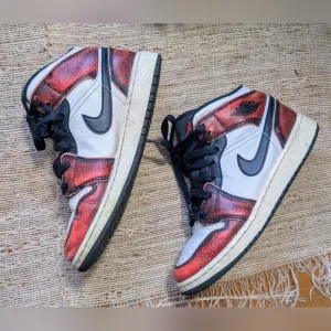 Air Jordan 1 Mid Se Gs 'Wear-Away' Shoes