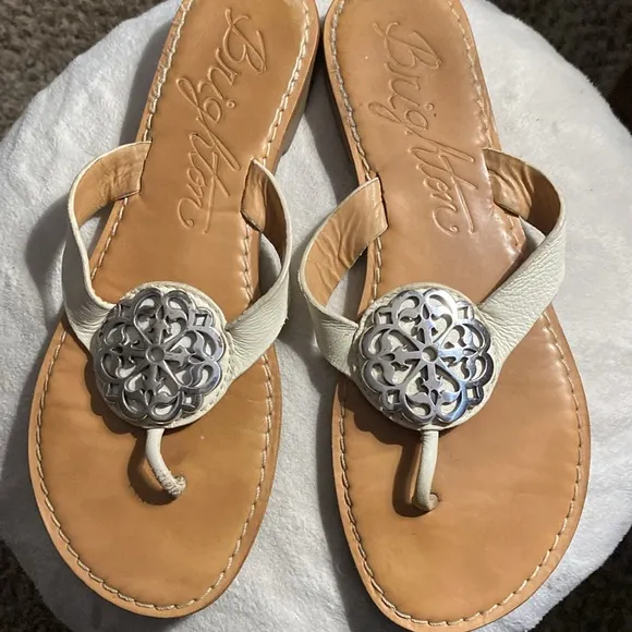 Alice Classic Neutrals Sandals 8M in GUC