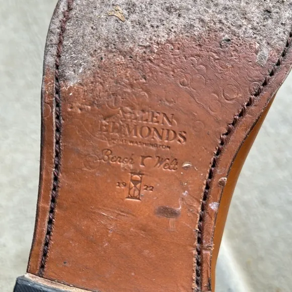 Allen Edmonds mens 9.5 Lake Forest brown leather Bench Welt loader dress shoes