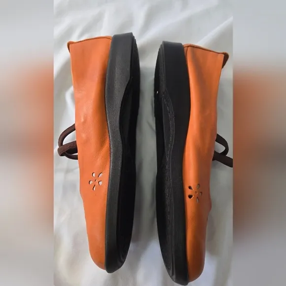 Arcopedico Leather Flower Orange Slip on Mary Jane Shoes Size 9