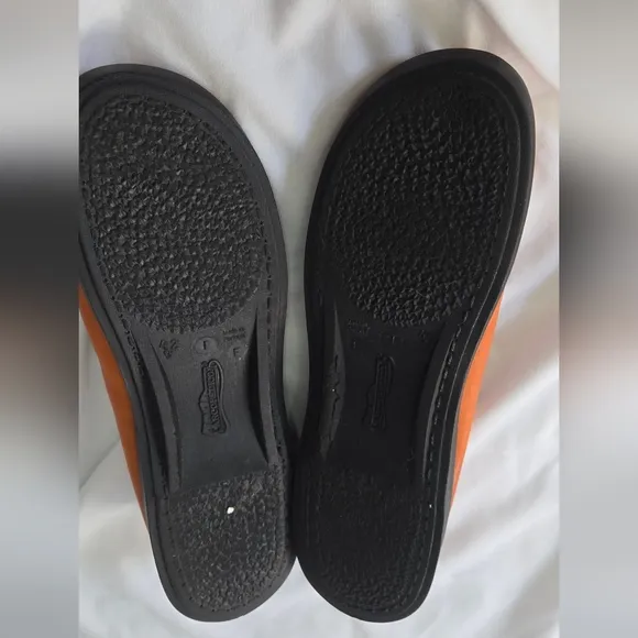 Arcopedico Leather Flower Orange Slip on Mary Jane Shoes Size 9