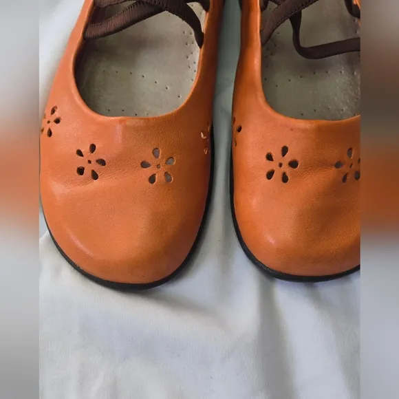 Arcopedico Leather Flower Orange Slip on Mary Jane Shoes Size 9