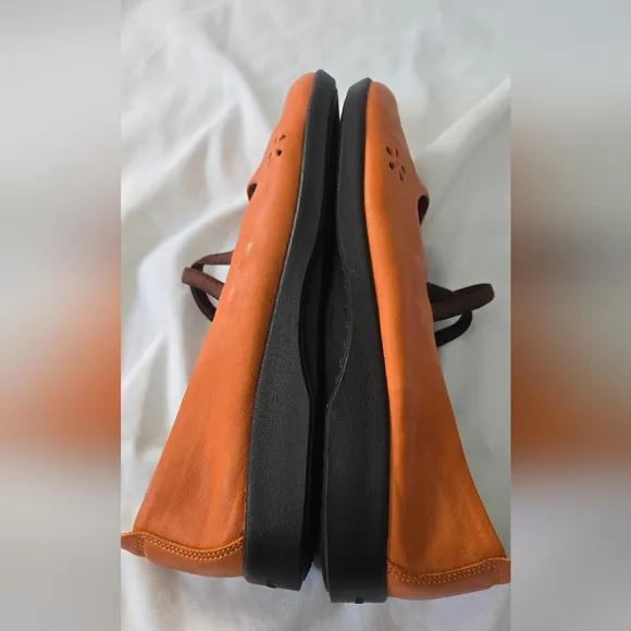 Arcopedico Leather Flower Orange Slip on Mary Jane Shoes Size 9