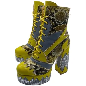 Azalea Wang Diver Platform Boots Sz 8.5 Yellow Heeled Embellished Chunky Lace Up
