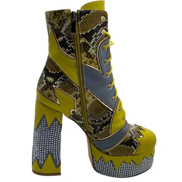Azalea Wang Diver Platform Boots Sz 8.5 Yellow Heeled Embellished Chunky Lace Up