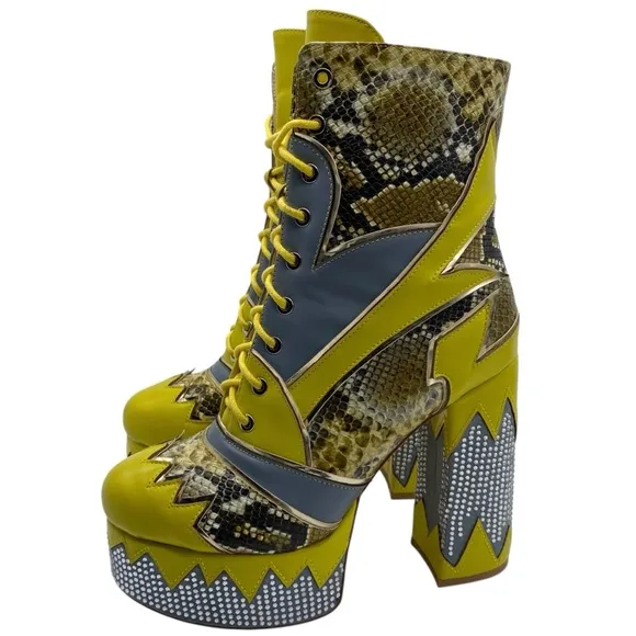 Azalea Wang Diver Platform Boots Sz 8.5 Yellow Heeled Embellished Chunky Lace Up