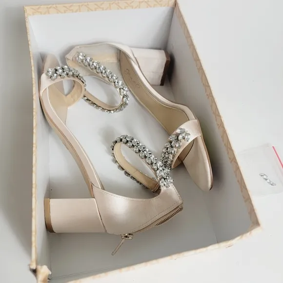 Badgley Mischka Jewell Bejeweled Bronwen Dress Wedding Prom Formal Shoes 7.5