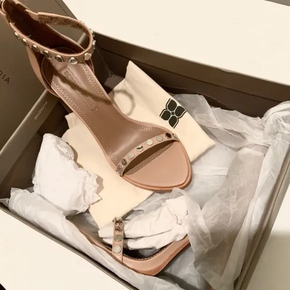 BCBGMAXAZRIA Marie Leather Ankle Strap Dress Sandals Beige Stiletto Heel Pumps 7