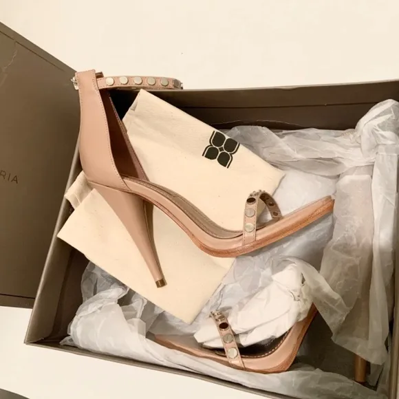 BCBGMAXAZRIA Marie Leather Ankle Strap Dress Sandals Beige Stiletto Heel Pumps 7