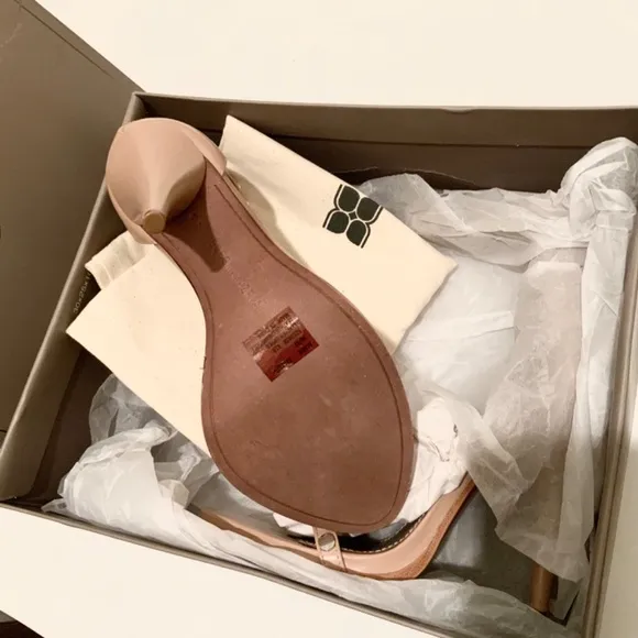 BCBGMAXAZRIA Marie Leather Ankle Strap Dress Sandals Beige Stiletto Heel Pumps 7