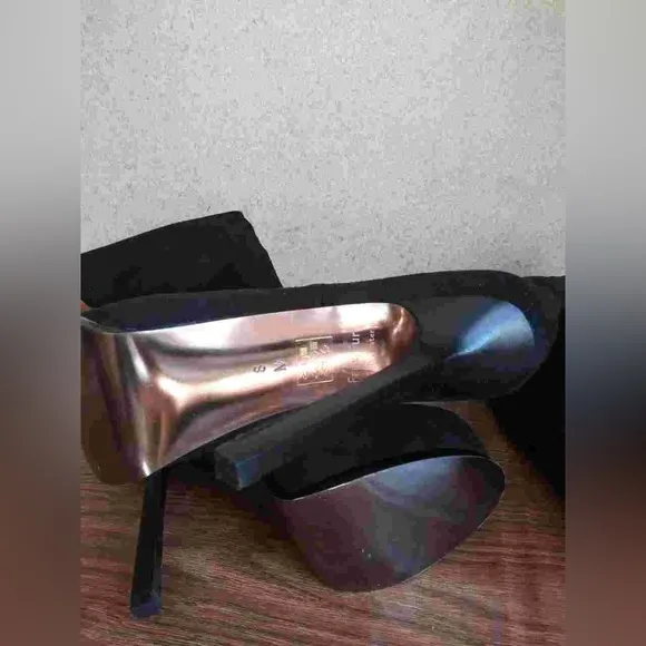 Bebe knee high/ over the knee black suede high heeled boots in size 8. New w/box