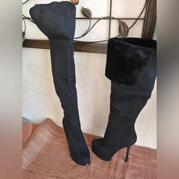 Bebe knee high/ over the knee black suede high heeled boots in size 8. New w/box