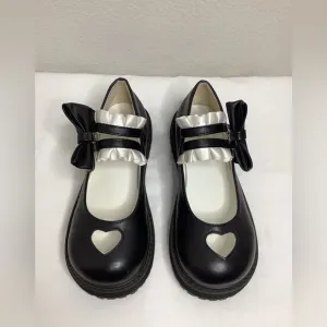 Berobello Black and White Girls Maryjane Shoes with Heart Cutout Size 36 5.5
