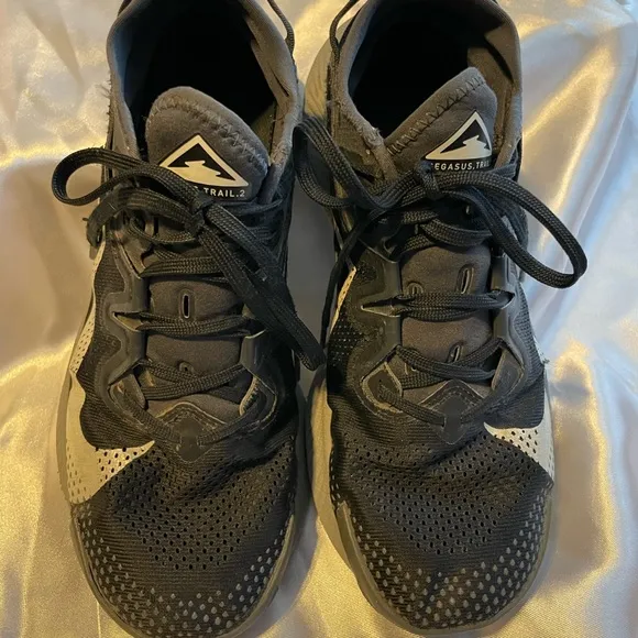 Black Nike Trail Pegasus Boys size 6.5 Athletic Shoes