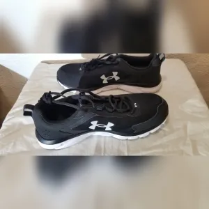 Black Under Armour Charged Assert mens athletic shoes. New without tags. Size 10