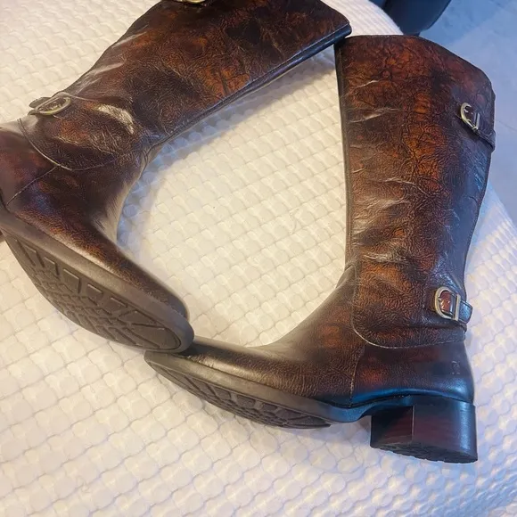 Born leather Boots