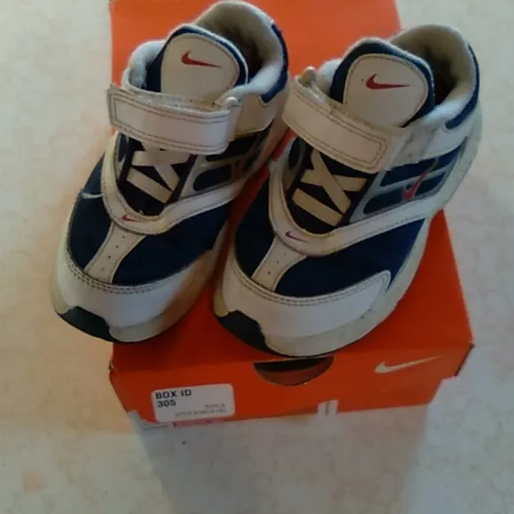 Boys Nike Attest VIII athletic shoes
