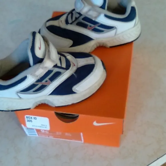 Boys Nike Attest VIII athletic shoes