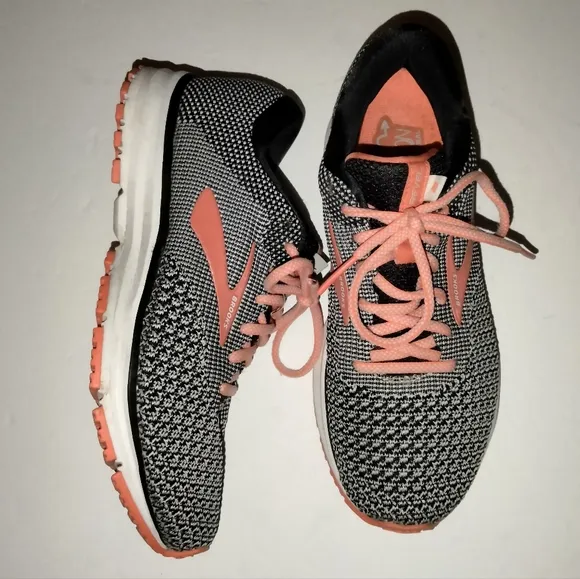 Brooks 7 (Size 7) Multicolored Knit Lace Up Comfort Revel 2 Running Sneakers