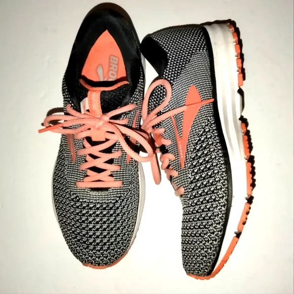 Brooks 7 (Size 7) Multicolored Knit Lace Up Comfort Revel 2 Running Sneakers