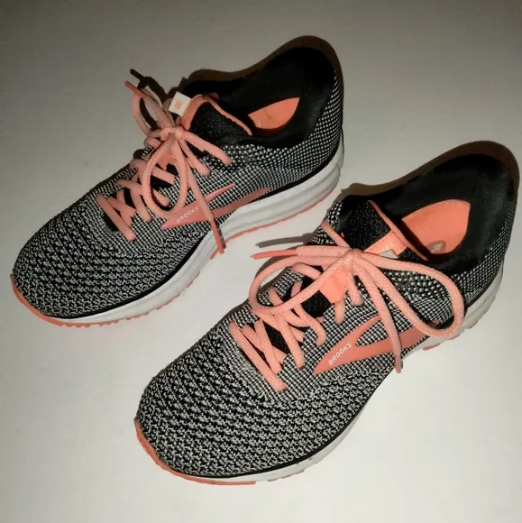 Brooks 7 (Size 7) Multicolored Knit Lace Up Comfort Revel 2 Running Sneakers