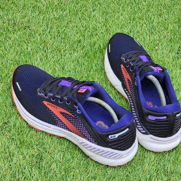BROOKS ADRENALINE GTS 22 - Women's Athletic Shoes - SIZE 10B
