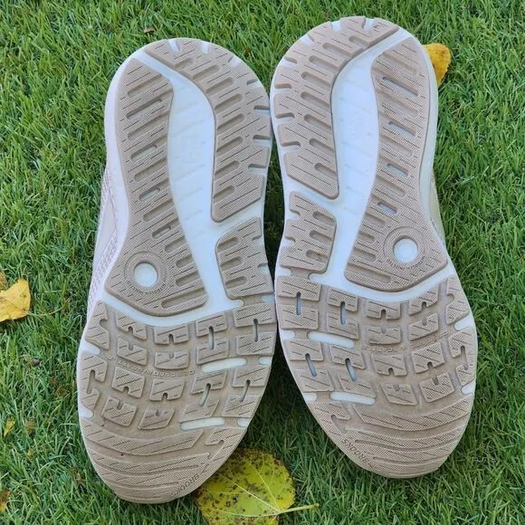 BROOKS ARIEL GTS 23 - Women's Athletic Shoes - SIZE 7.5B