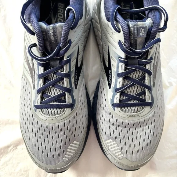 Brooks Beast 18 Comfort running sneakers shoes gray navy SZ 10 M NWOT