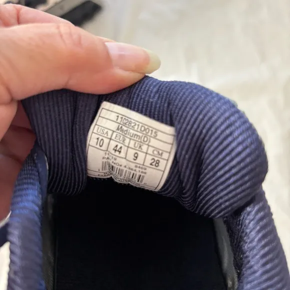 Brooks Beast 18 Comfort running sneakers shoes gray navy SZ 10 M NWOT