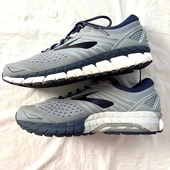 Brooks Beast 18 Comfort running sneakers shoes gray navy SZ 10 M NWOT