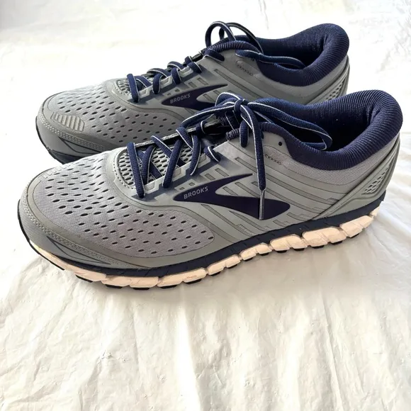 Brooks Beast 18 Comfort running sneakers shoes gray navy SZ 10 M NWOT