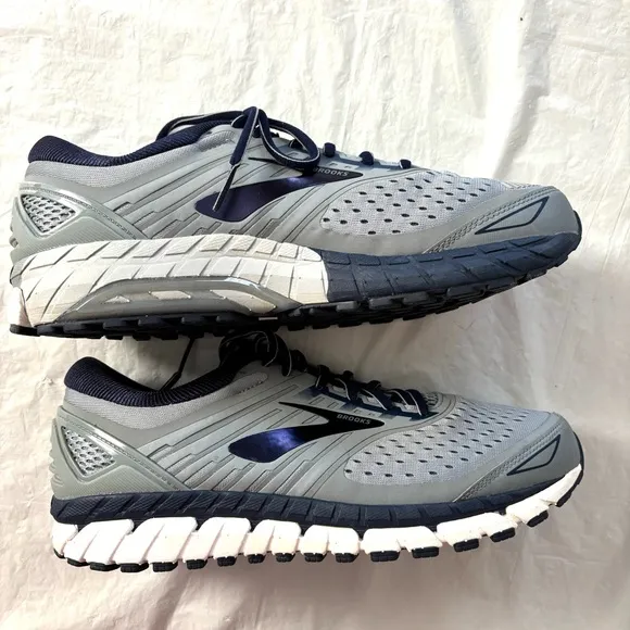 Brooks Beast 18 Comfort running sneakers shoes gray navy SZ 10 M NWOT