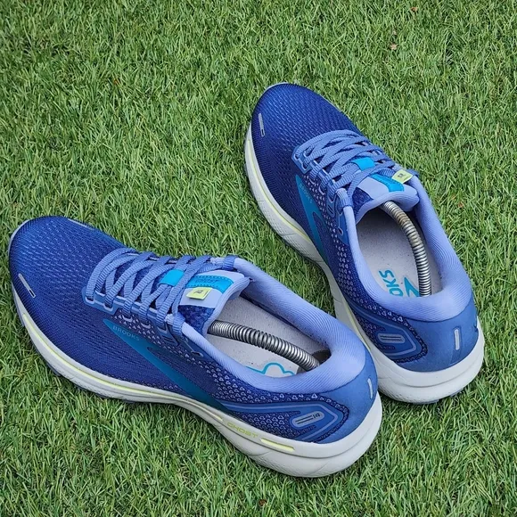 BROOKS GHOST 14  - Women's Athletic Shoes - SIZE 9.5B