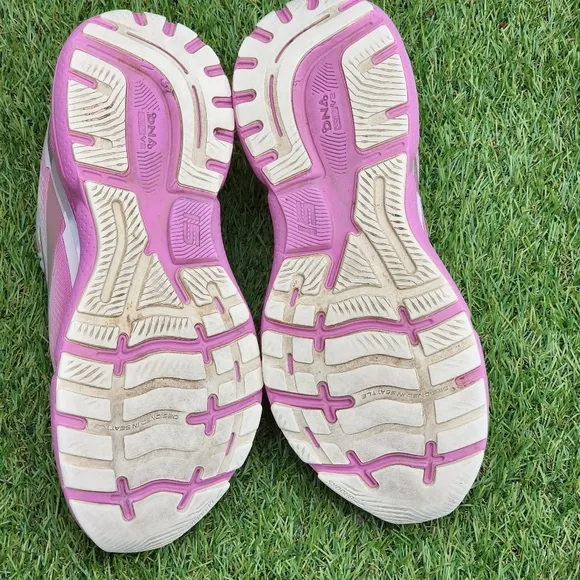 BROOKS GHOST 15 - Women's Athletic Shoes - SIZE 8 ***No Insoles ***