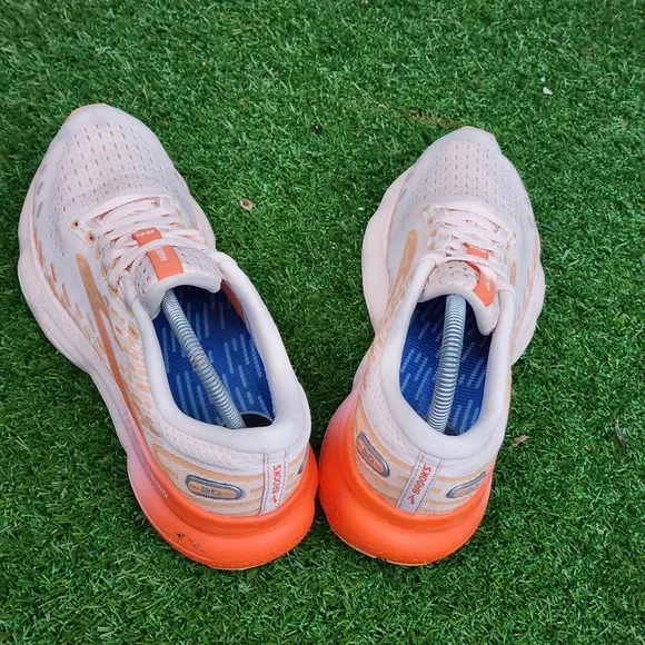 BROOKS GLYCERIN  20 - Womens Athletic Shoes- SIZE 8B