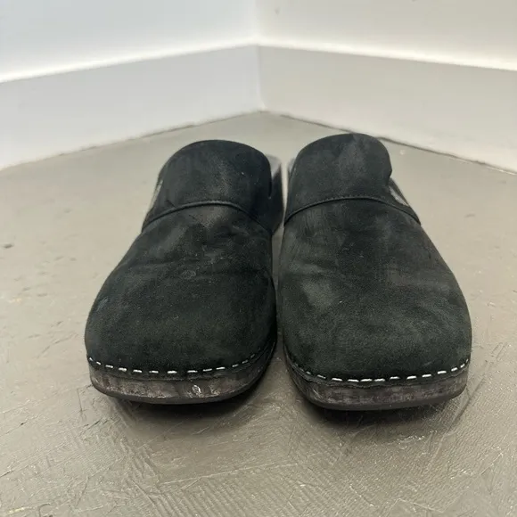 Chanel Suede Leather Sabot Mule Clogs in Black Slip On Interlocking CC Logo 38
