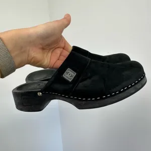 Chanel Suede Leather Sabot Mule Clogs in Black Slip On Interlocking CC Logo 38