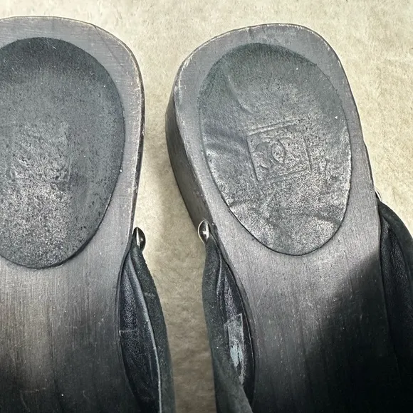 Chanel Suede Leather Sabot Mule Clogs in Black Slip On Interlocking CC Logo 38
