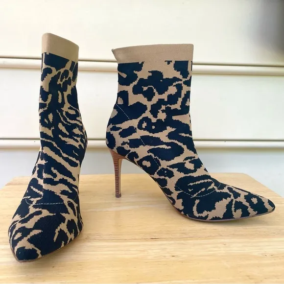 Chic Louise et Cie Leopard Print Knit Sock Booties Size 8/39