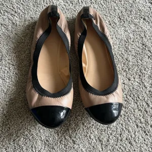 Cole Haan Deltona Size 8 Nude Leather Patent Black Cap Toe Ballet Flat Shoes