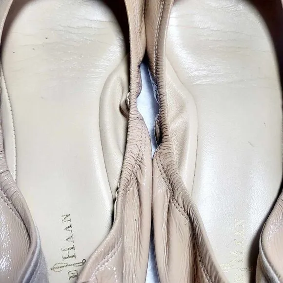 COLE HAAN flat ballet Cream Size 8 shoes lightly used.