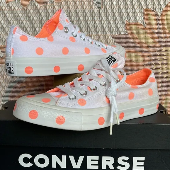 Converse WMNS 560629FCTAS OXWHITE/CRIMSON PULS Sneakers